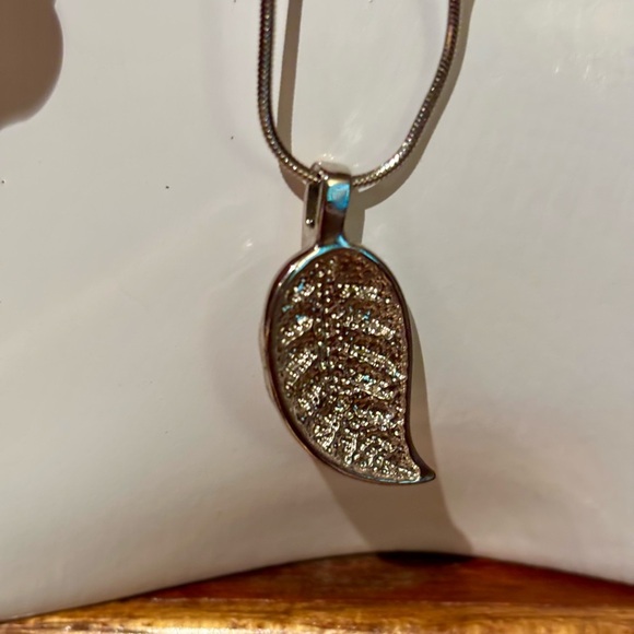 2/$15 - Elegant Silver-Tone Leaf Pendant Necklace & Matching Earring Set - Picture 5 of 7